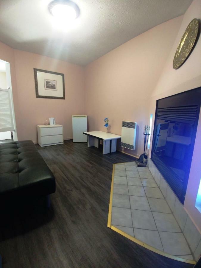 Hotel Motel גרנבי מראה חיצוני תמונה